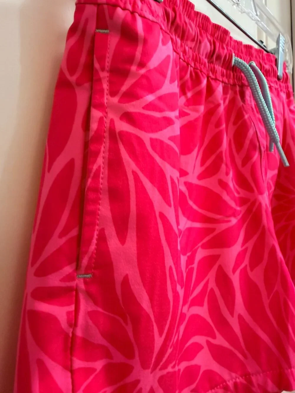 Vineyard Vines Kids Pink Tropical Performance Swim Trunks M 10-12